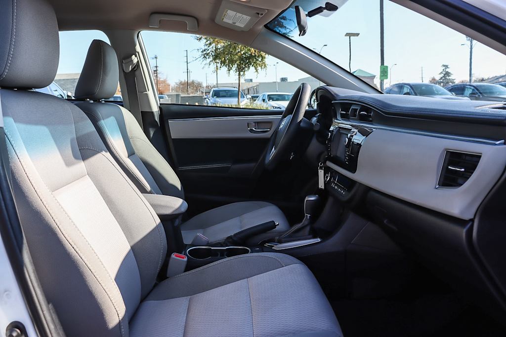 2015 Toyota Corolla LE 8