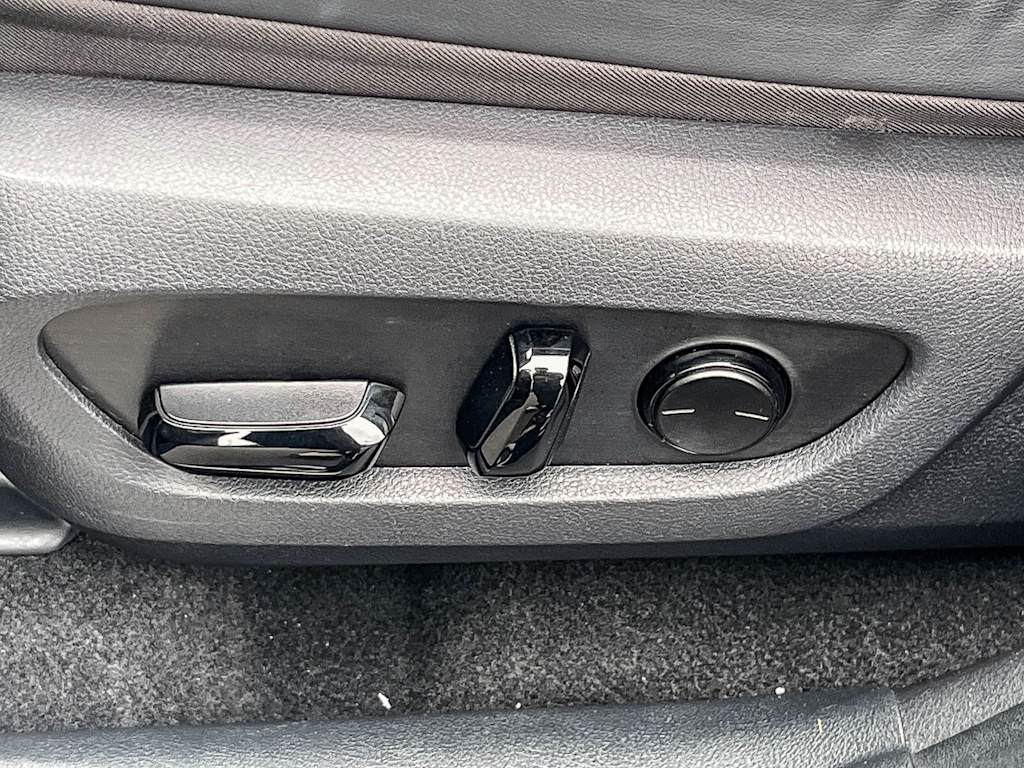 Thumbnail: 2024 Lexus ES - 24