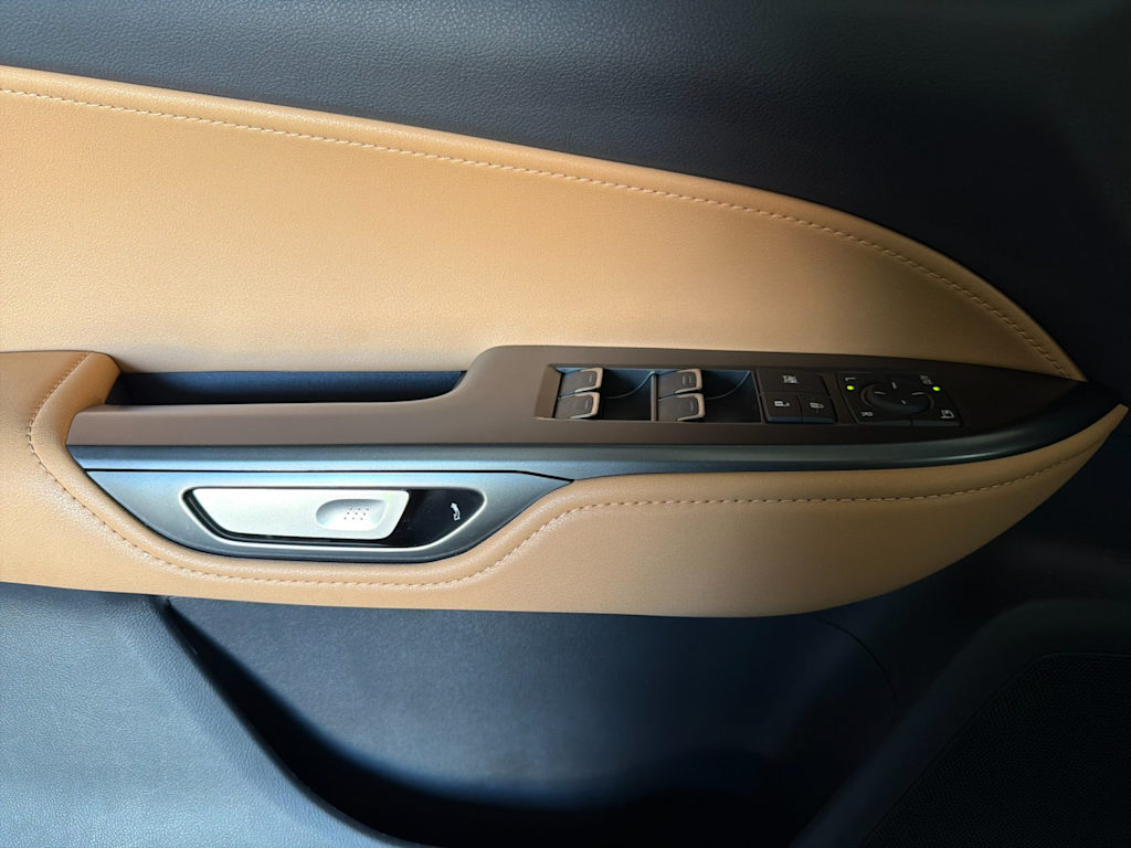 Thumbnail: 2025 Lexus ES - 22