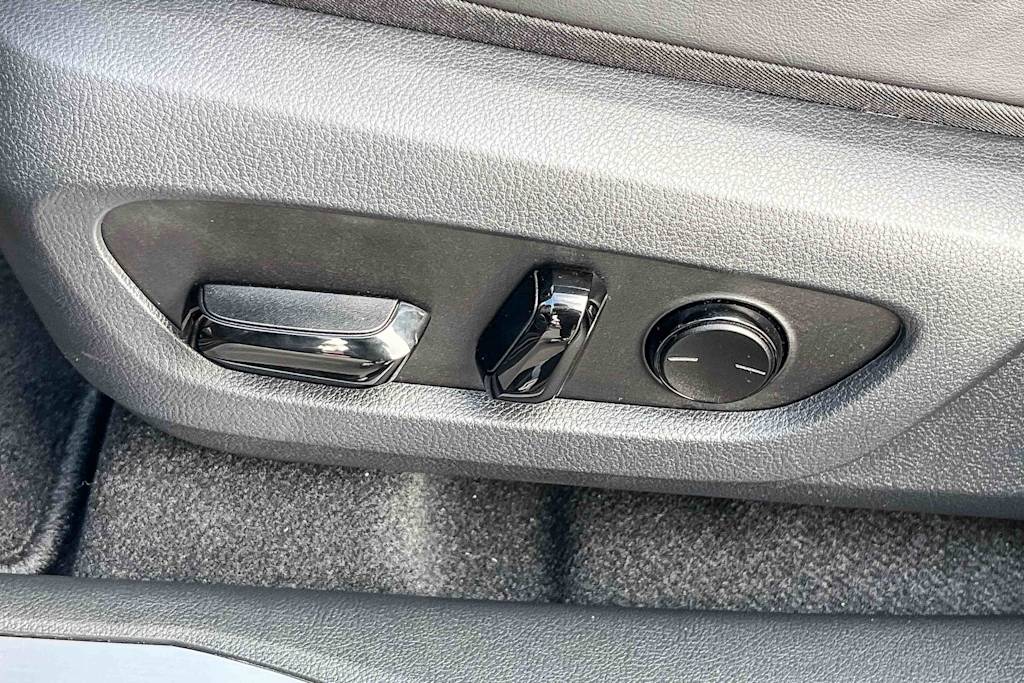 Thumbnail: 2025 Lexus RX - 24