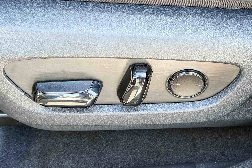 Thumbnail: 2025 Lexus RX - 23