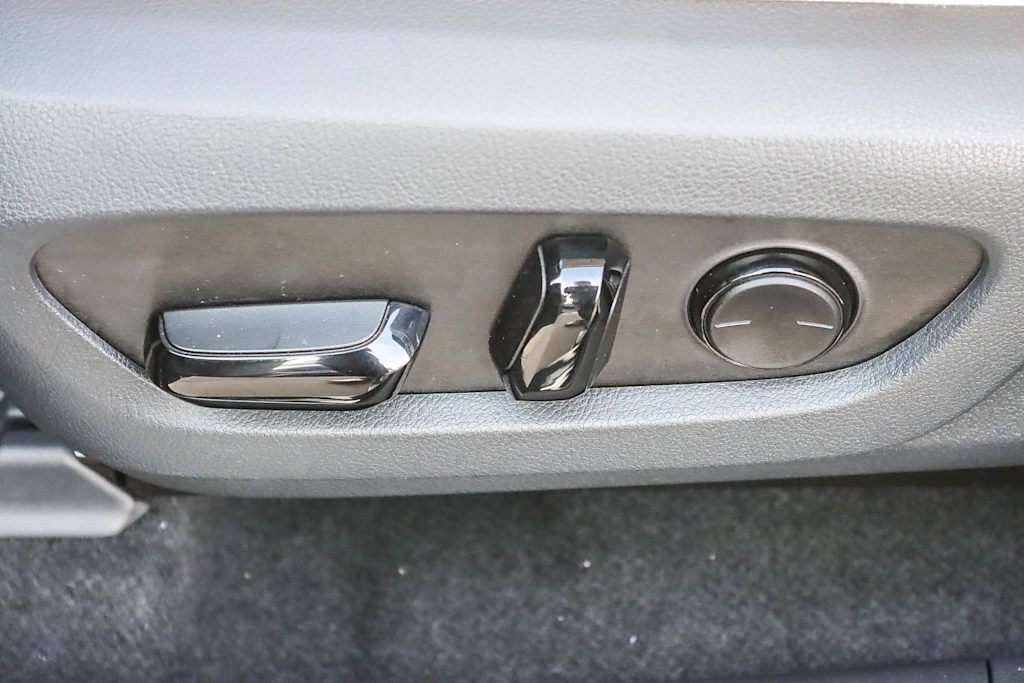 Thumbnail: 2023 Lexus RX - 26