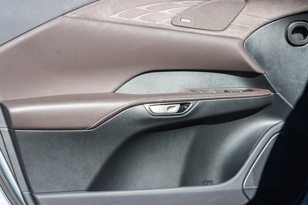 Thumbnail: 2023 Lexus RX - 23