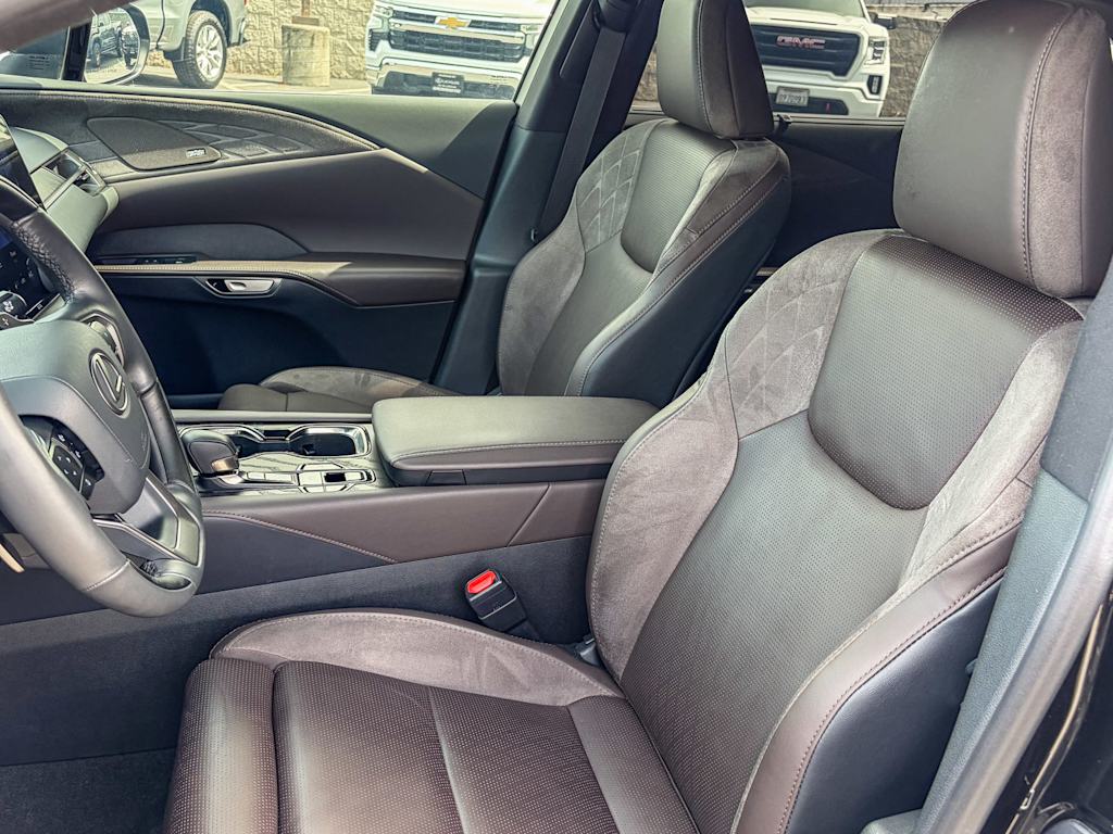 Thumbnail: 2024 Lexus RX - 10