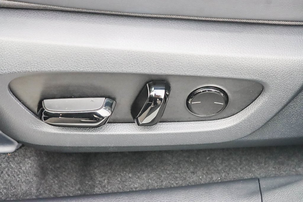 Thumbnail: 2025 Lexus RX - 24