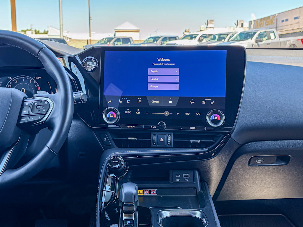 Thumbnail: 2025 Lexus ES - 12