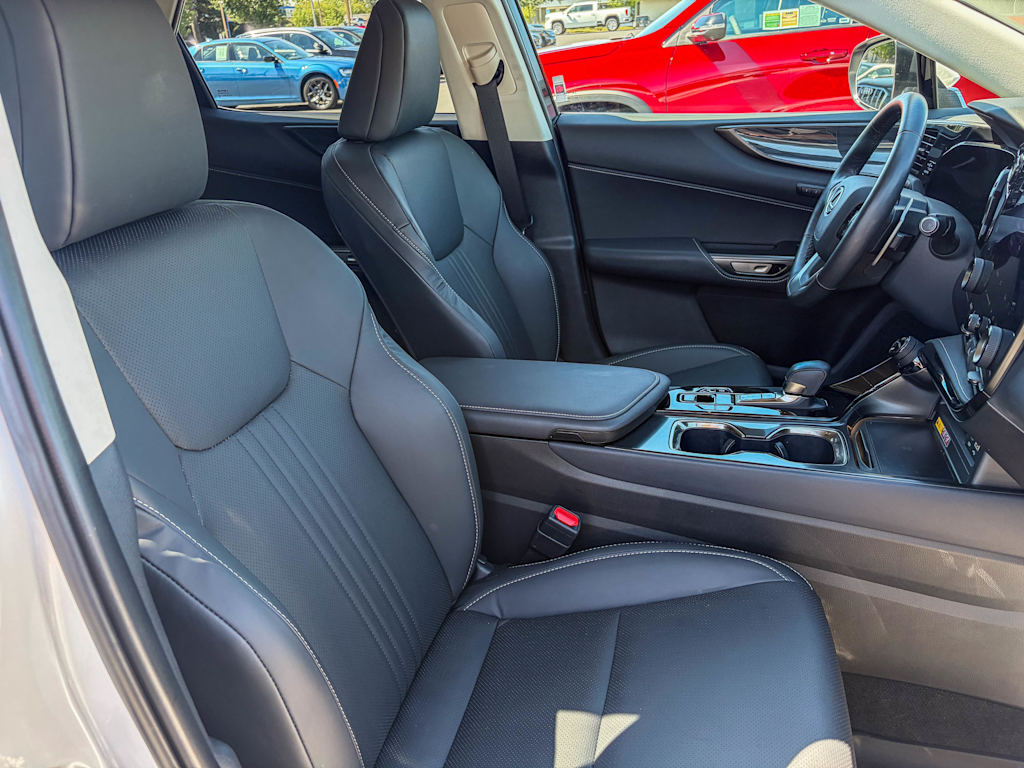 Thumbnail: 2025 Lexus ES - 9