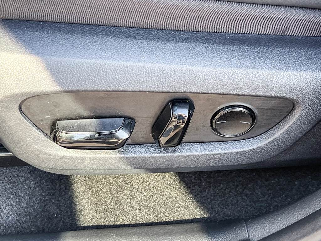 Thumbnail: 2025 Lexus ES - 24