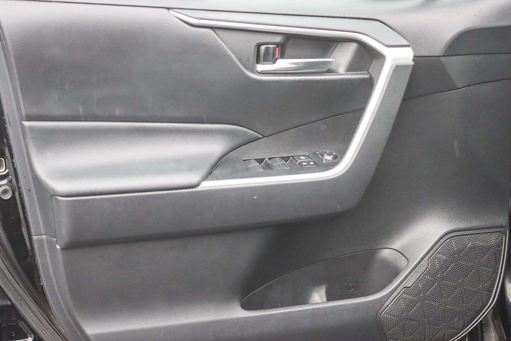 Thumbnail: 2021 Toyota RAV4 - 23