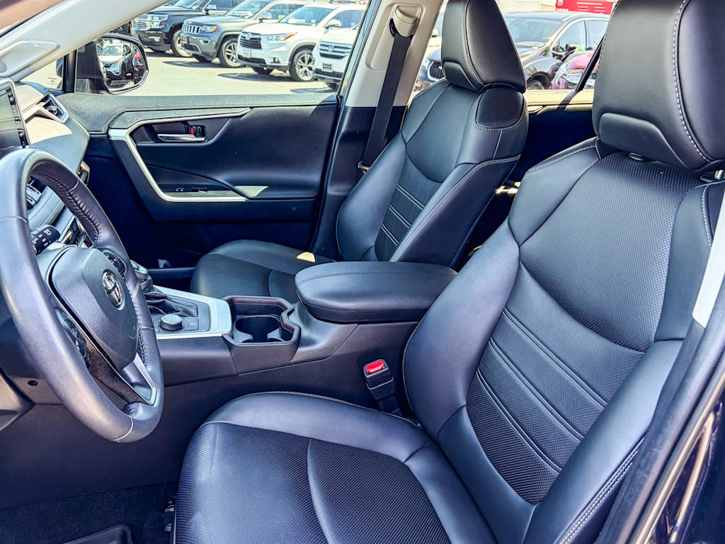 Thumbnail: 2020 Toyota RAV4 - 10