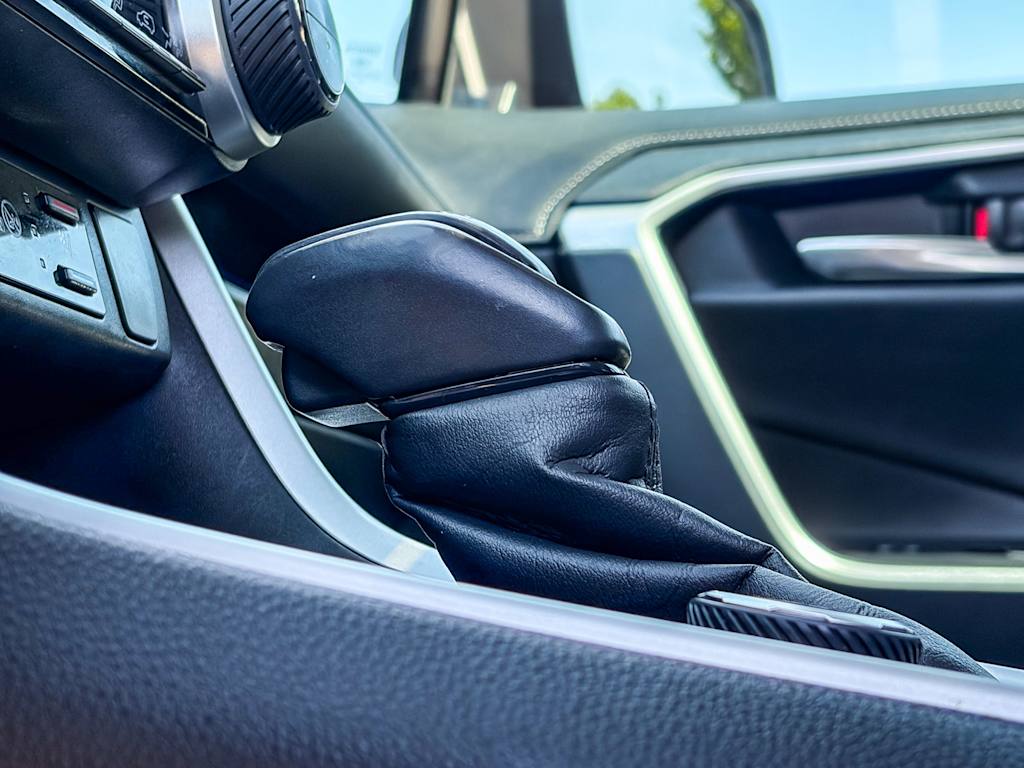 Thumbnail: 2020 Toyota RAV4 - 25