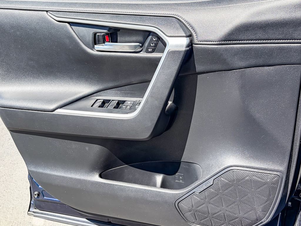 Thumbnail: 2020 Toyota RAV4 - 23