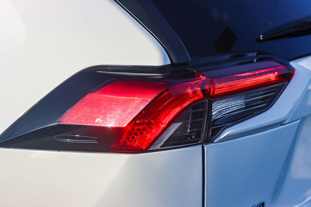 Thumbnail: 2020 Toyota RAV4 - 19