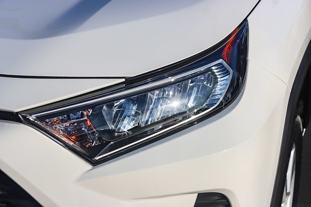 Thumbnail: 2020 Toyota RAV4 - 18