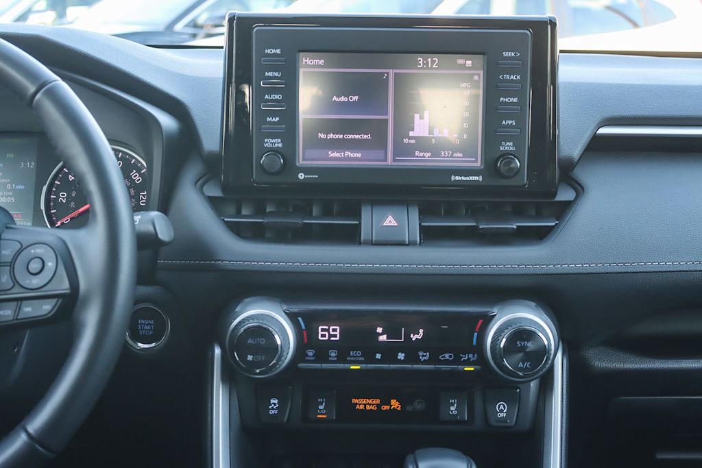 Thumbnail: 2020 Toyota RAV4 - 12