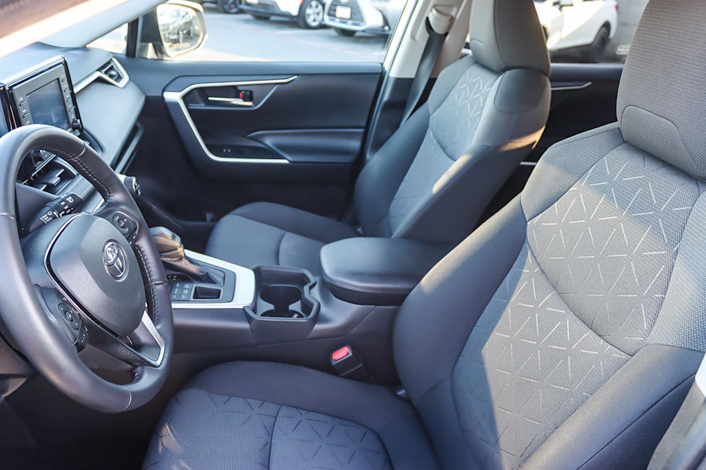 Thumbnail: 2020 Toyota RAV4 - 10