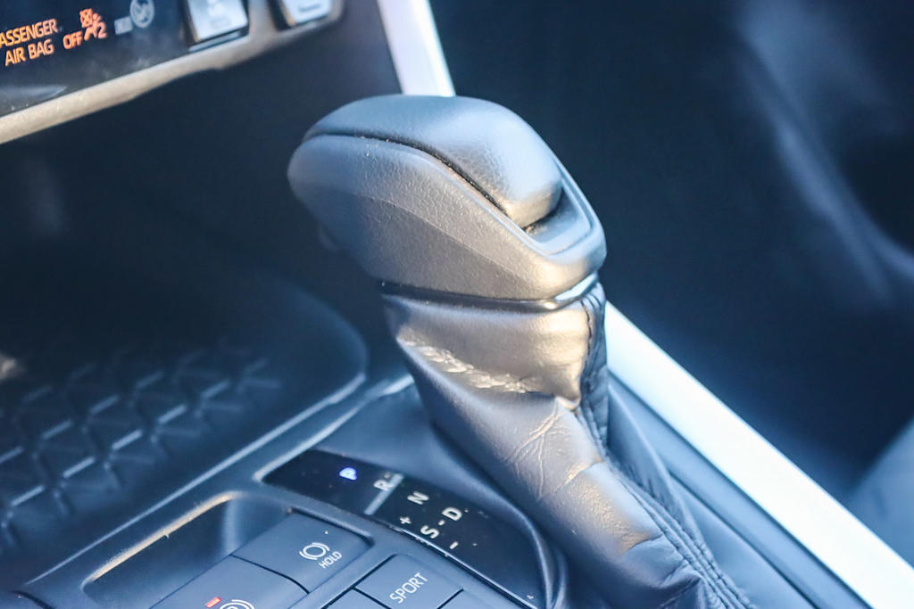 Thumbnail: 2020 Toyota RAV4 - 13