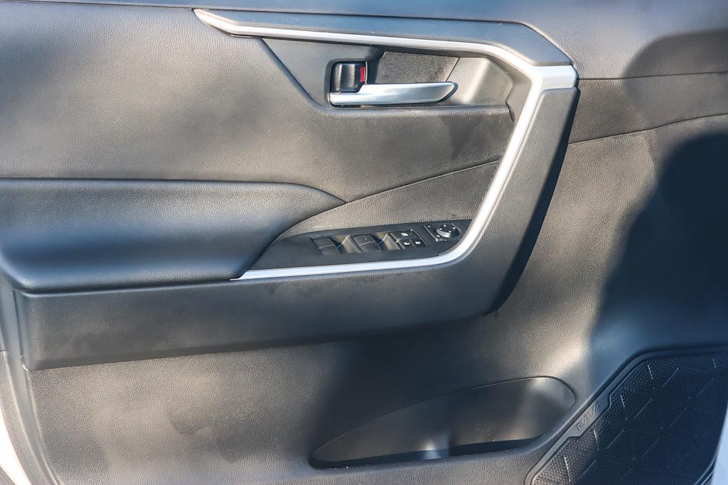 Thumbnail: 2020 Toyota RAV4 - 22