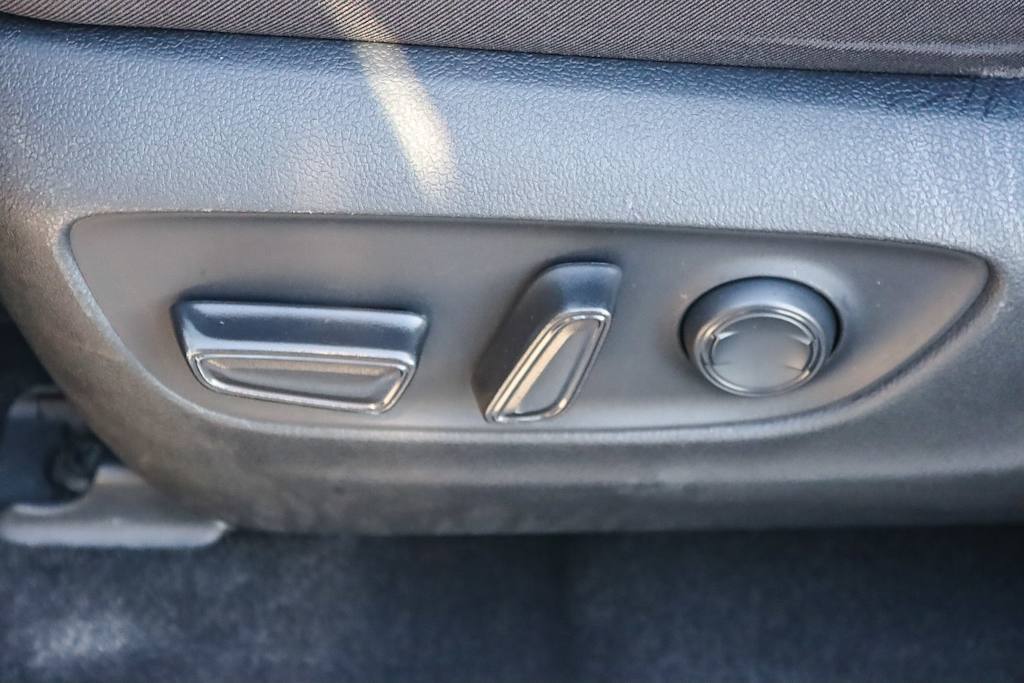 Thumbnail: 2020 Toyota RAV4 - 23