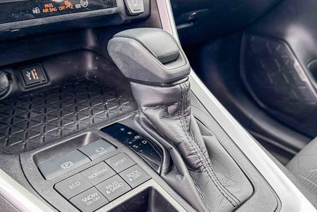 Thumbnail: 2023 Toyota RAV4 - 13