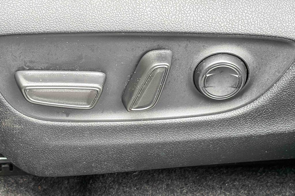 Thumbnail: 2023 Toyota RAV4 - 23