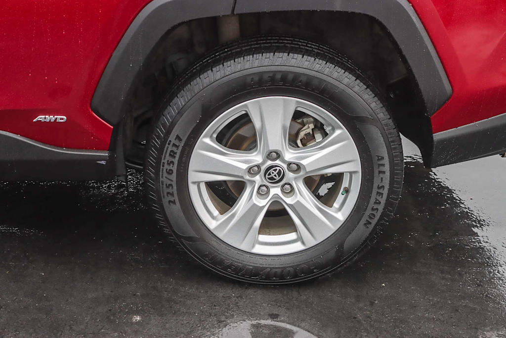 Thumbnail: 2021 Toyota RAV4 - 17