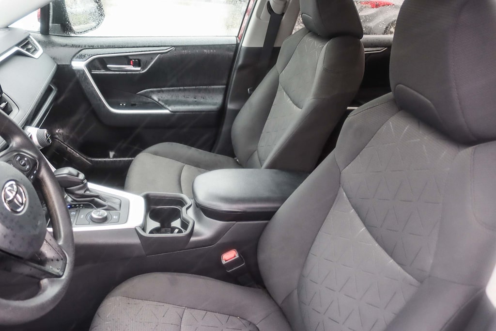 Thumbnail: 2021 Toyota RAV4 - 8