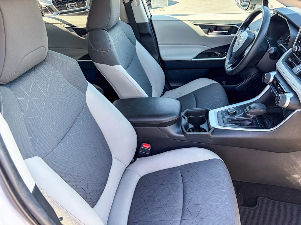 Thumbnail: 2020 Toyota RAV4 - 9