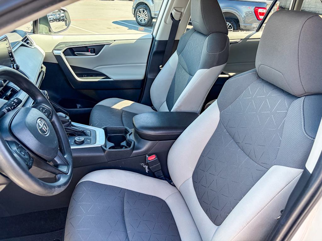 Thumbnail: 2020 Toyota RAV4 - 10