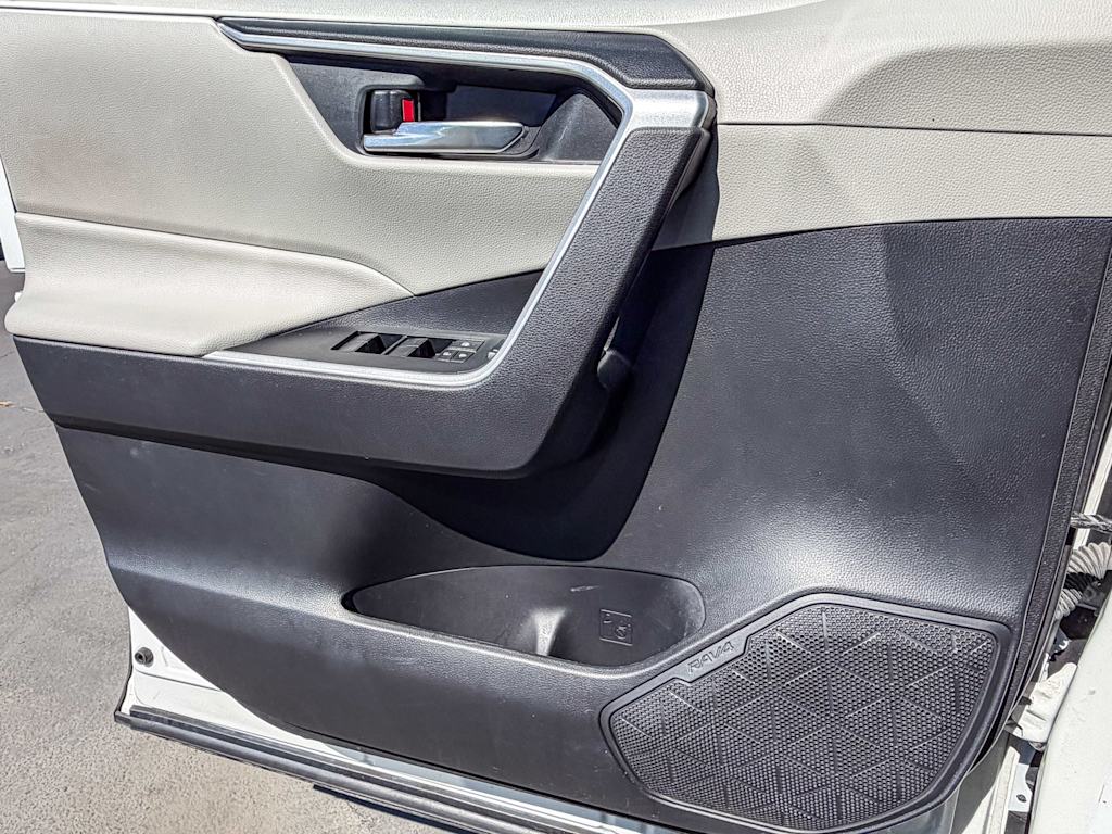 Thumbnail: 2020 Toyota RAV4 - 23