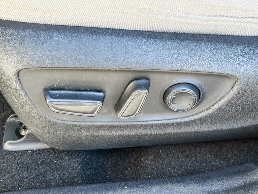 Thumbnail: 2020 Toyota RAV4 - 24