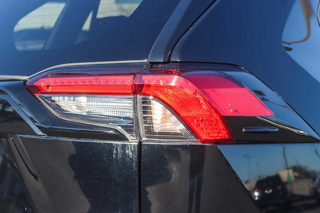 Thumbnail: 2020 Toyota RAV4 - 19