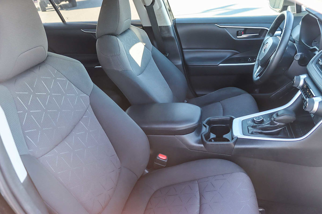 Thumbnail: 2020 Toyota RAV4 - 9