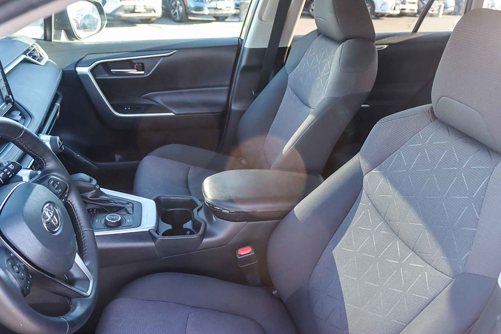 Thumbnail: 2020 Toyota RAV4 - 10