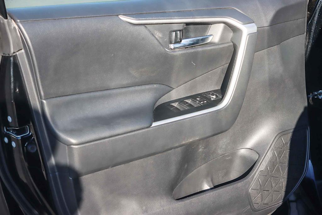 Thumbnail: 2020 Toyota RAV4 - 22