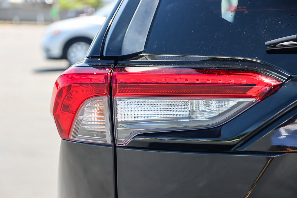2021 Toyota RAV4 XLE 19
