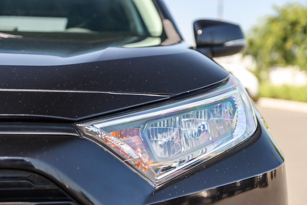 2021 Toyota RAV4 XLE 18