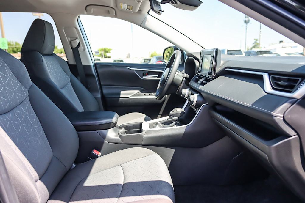 2021 Toyota RAV4 XLE 9