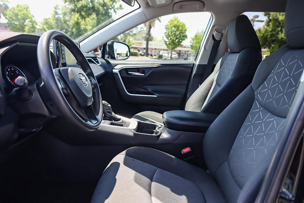 2021 Toyota RAV4 XLE 10