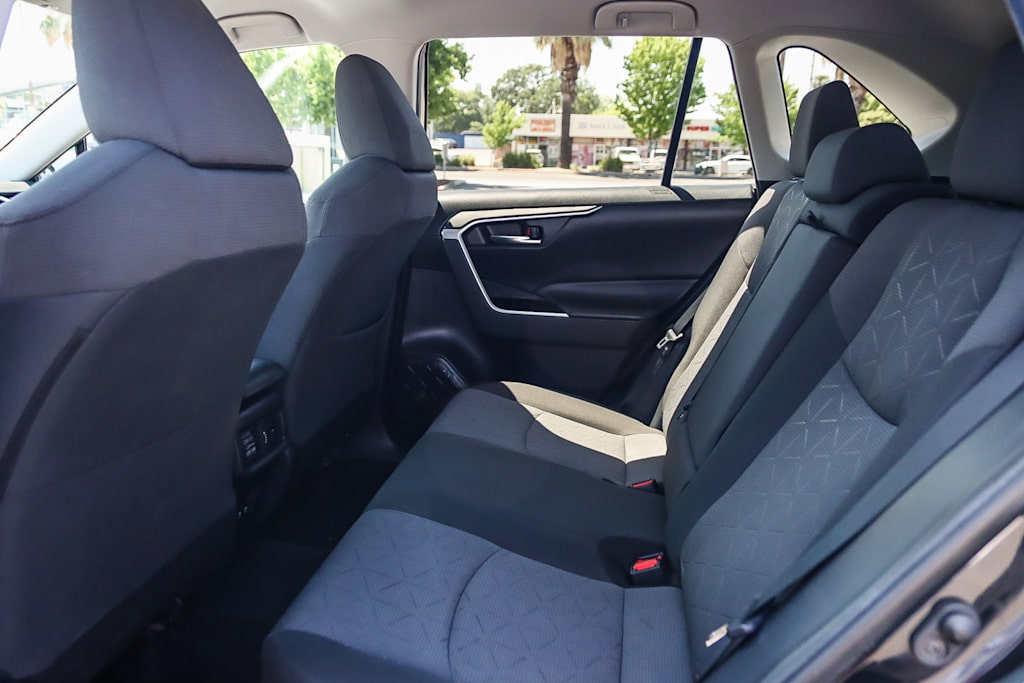 2021 Toyota RAV4 XLE 11