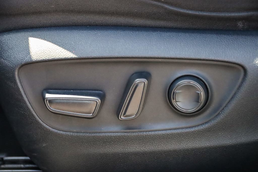 2021 Toyota RAV4 XLE 23