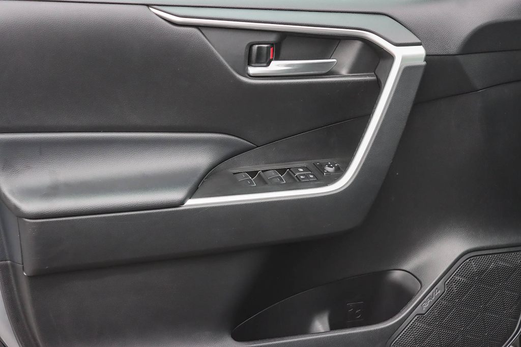 Thumbnail: 2023 Toyota RAV4 - 23