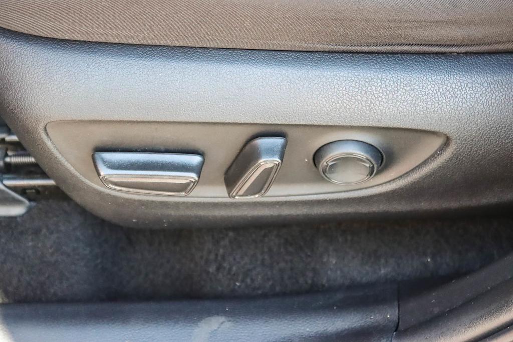 Thumbnail: 2023 Toyota RAV4 - 25