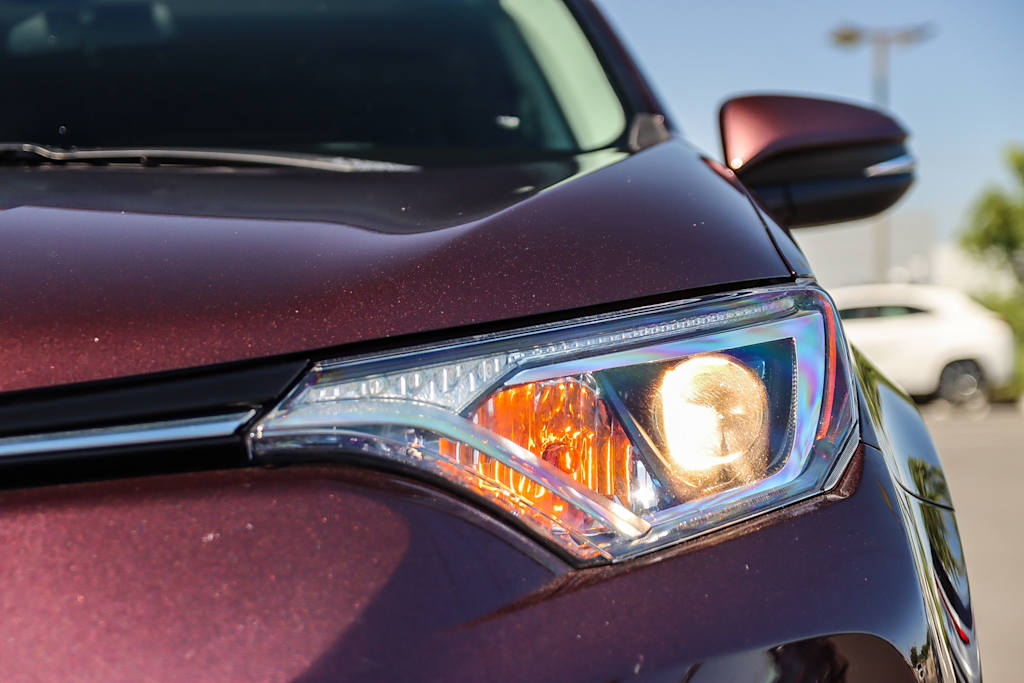 2018 Toyota RAV4 XLE 18