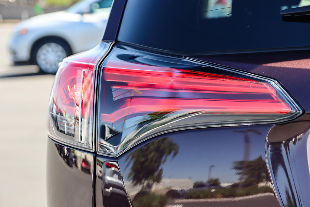 2018 Toyota RAV4 XLE 19