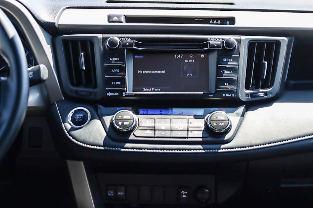 2018 Toyota RAV4 XLE 12