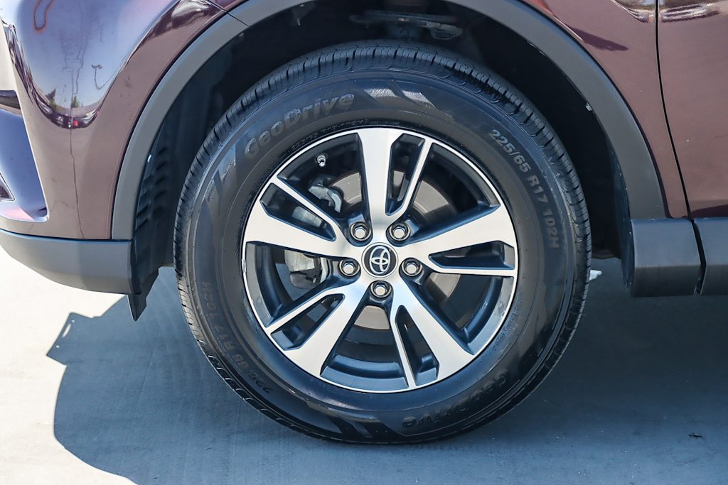 2018 Toyota RAV4 XLE 6