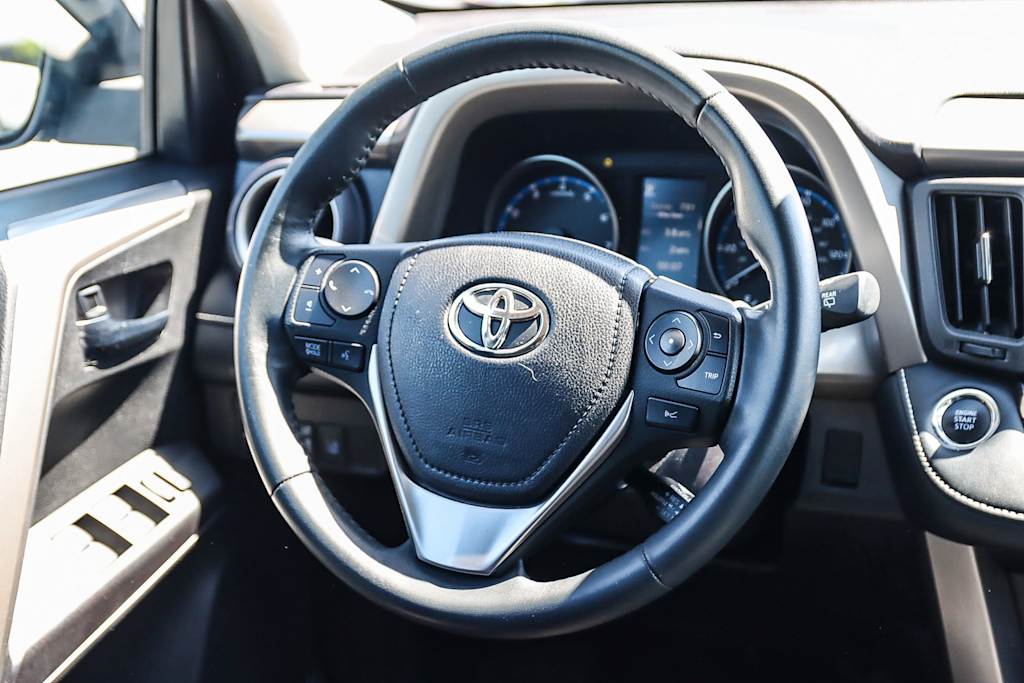 2018 Toyota RAV4 XLE 8