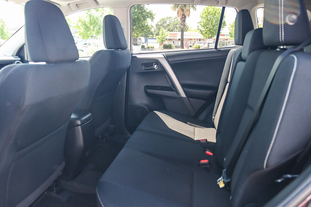 2018 Toyota RAV4 XLE 11