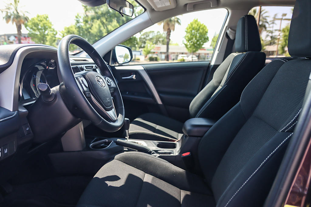 2018 Toyota RAV4 XLE 10